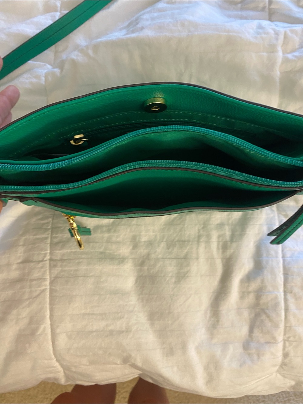Liz Claiborne Emerald Green Crossbody with Gold Ring Detail - Picture 5 of 9